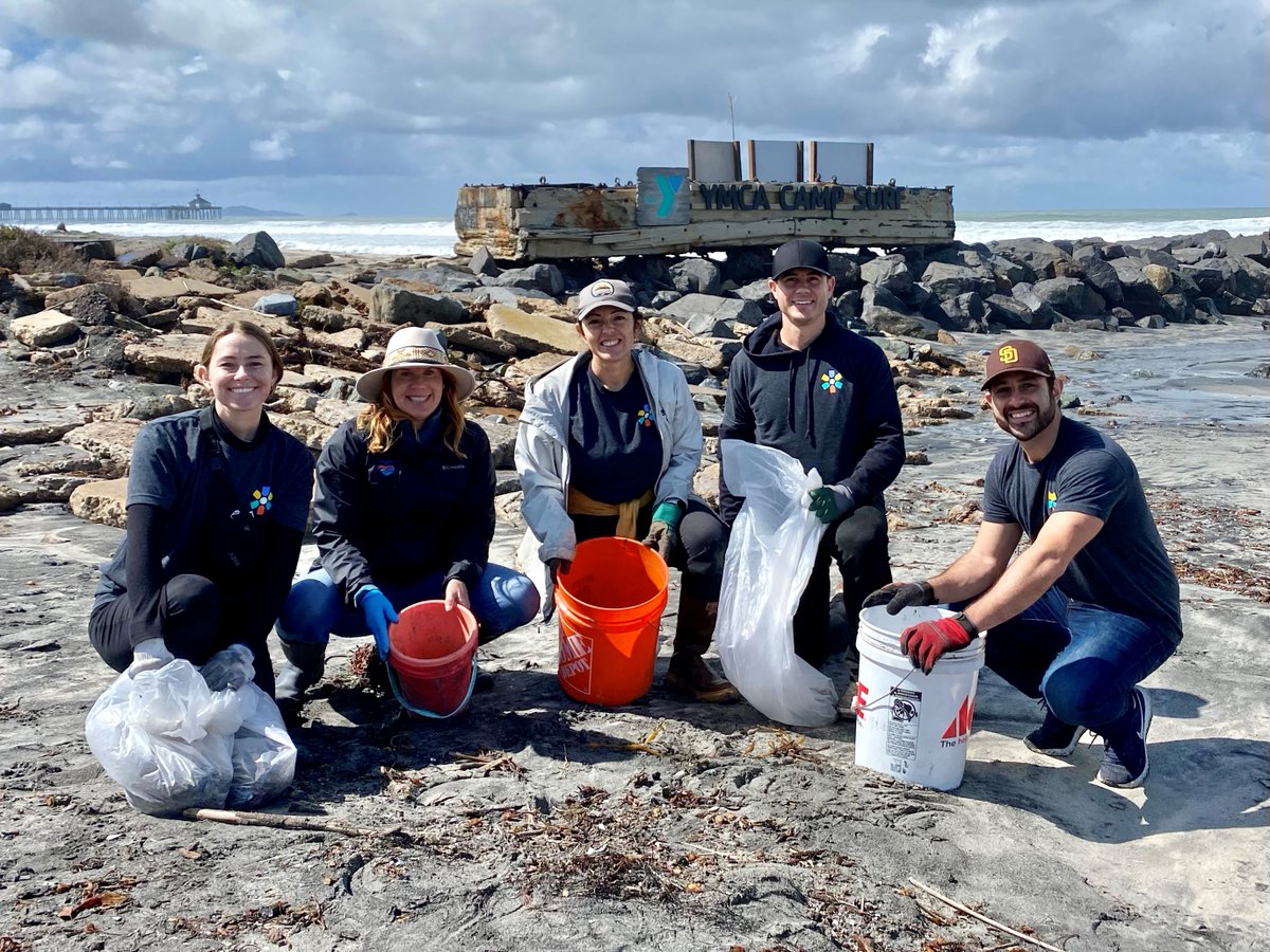 sd_fdn's tweet photo. Thank you, @YMCASanDiego: Camp Surf for having #TeamSDF and @PolicyInnovate together to give back to our community. We had a great time volunteering! 🙌🌊

#YMCA #Volunteering #TeamWork https://t.co/BXmIu5VyVZ