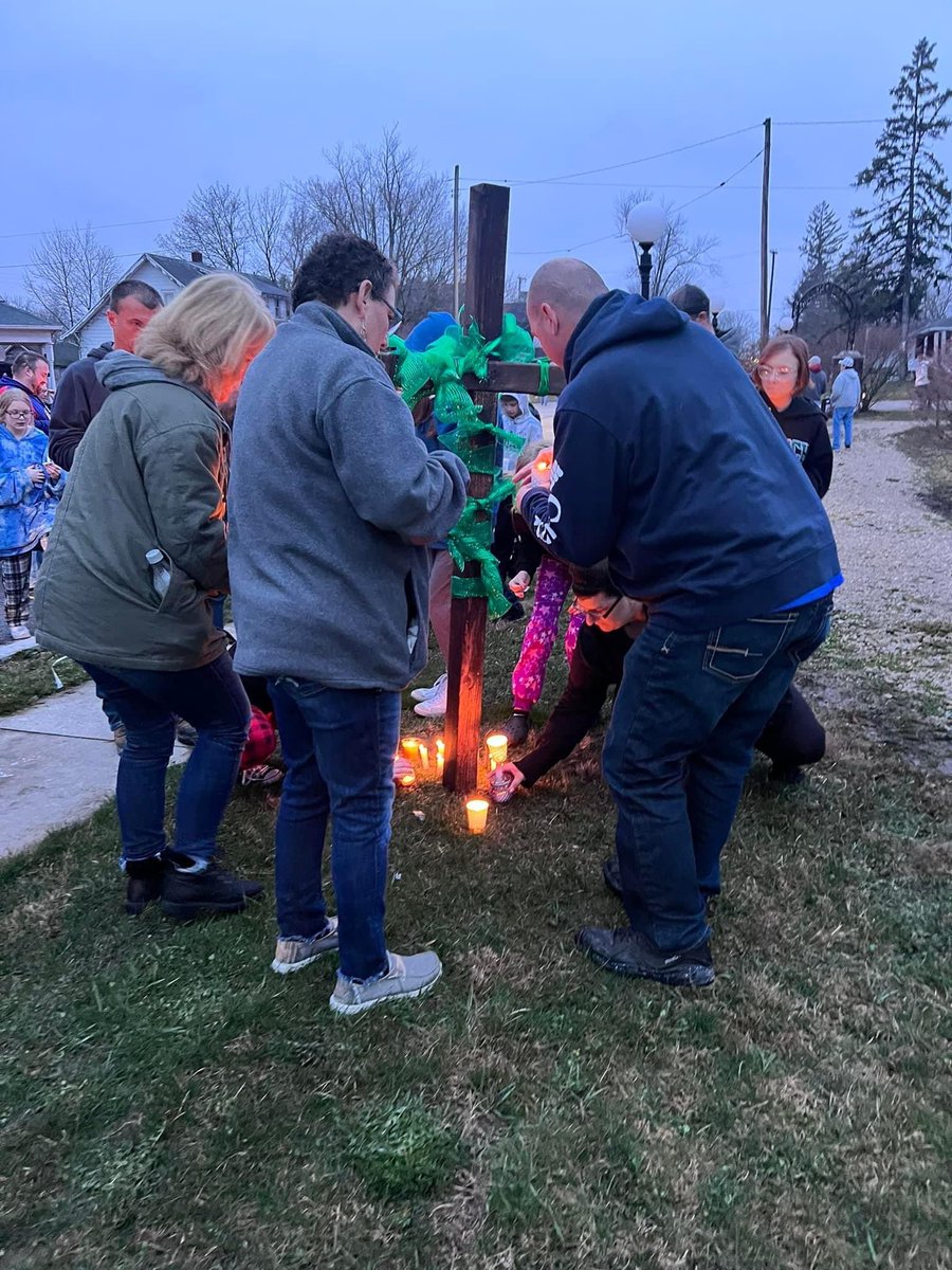 iamlegacy23's tweet photo. #ScottieDeanMorris | #ScottieMorris 

Scottie is loved and I’m so glad to see their community unite for him. Eaton community held a vigil for Scottie and is amazing to see this pictures. #FindScottie https://t.co/gOP2y57YUw