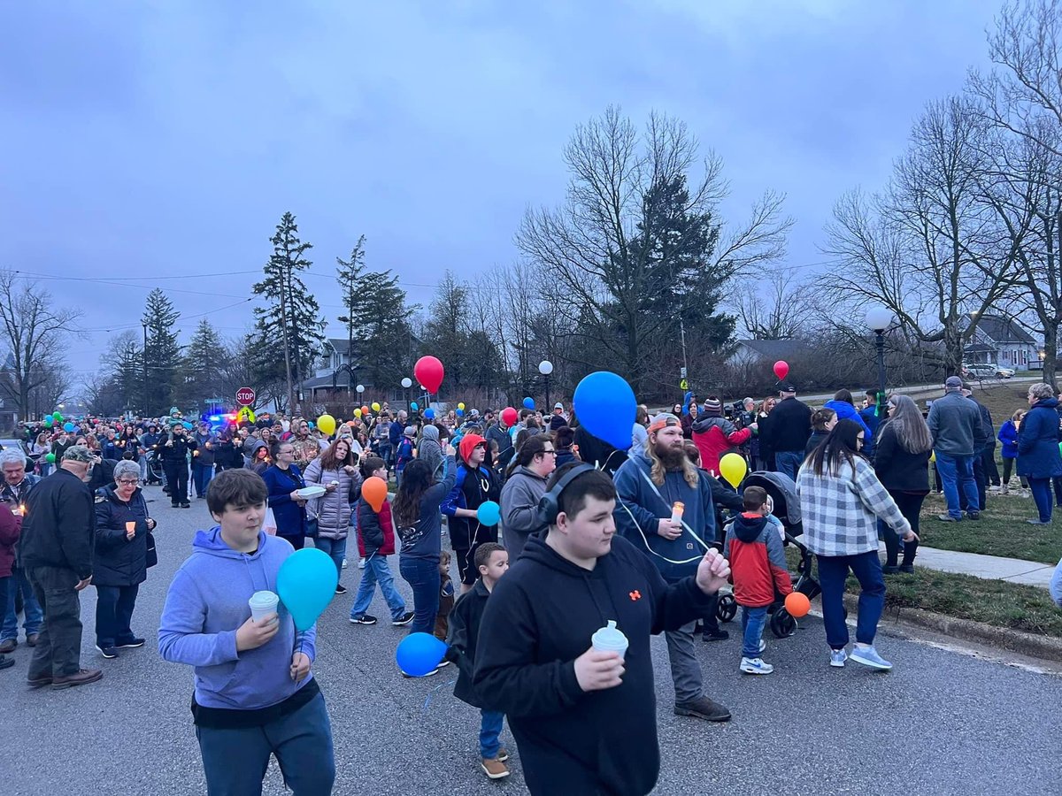 iamlegacy23's tweet photo. #ScottieDeanMorris | #ScottieMorris 

Scottie is loved and I’m so glad to see their community unite for him. Eaton community held a vigil for Scottie and is amazing to see this pictures. #FindScottie https://t.co/gOP2y57YUw