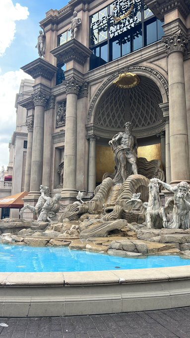 Made it to Rome xx https://t.co/Ht3V8h98If