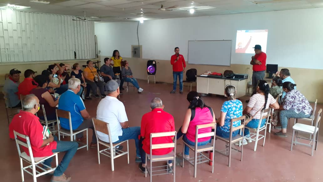 NachoChavez4f's tweet photo. Formación de Cuadros. Conversatorio: Chávez constructor de instrumentos camino al socialismo.
Formación Permanente... Revolución para Siempre!! https://t.co/WnfXp3MLzV