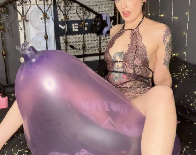#loonergirls - oh hi, the non pop 🎈 custom is now posted to my #onlyfans - links in bio 15% off!! Act<a href="/tag/loonergirls"class="tags">#loonergirls</a><a href="/tag/onlyfans"class="tags"><span>#onlyfans</span></a>