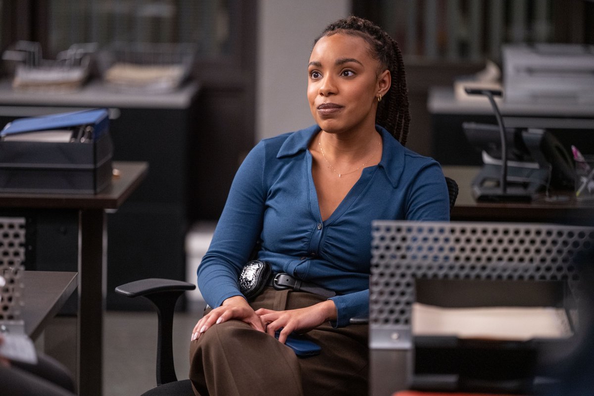 lawandordertv's tweet photo. before #SVU starts vs. after https://t.co/fXQW2bDlEx