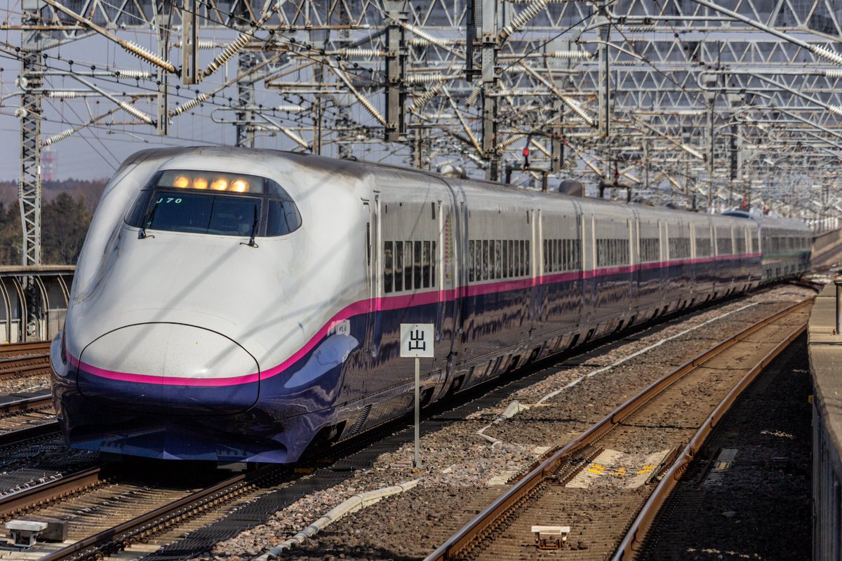 my_tt_p's tweet photo. 2023/2/18
136B,139B
やまびこ･つばさ136号 東京行,139号 仙台･山形行
E2系1000番台J70編成[幹ｾｼ]+E3
系2000番台L65編成[幹ｶﾀ](ﾘﾊﾞｲﾊﾞﾙ塗装) https://t.co/OMHGbUzZvg
