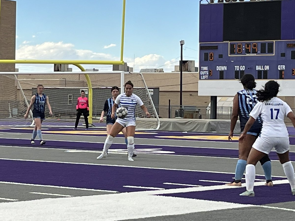 MiguelMendezSE's tweet photo. San Eli girls are Bi-District Champs! Girls with a strong first half secure the win 3-0. Goals by America B (1) and Judith H (2). Had lots of San Eli family and administrators come out and support us! Thank you! Enjoying today, back at it tomorrow. #sehsthebest https://t.co/RaWxaGyuEo