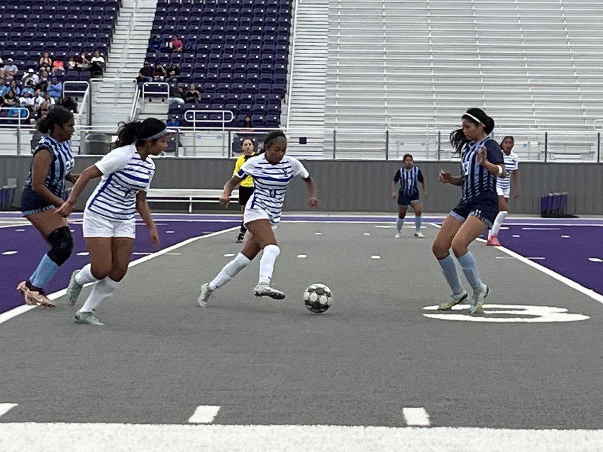 MiguelMendezSE's tweet photo. San Eli girls are Bi-District Champs! Girls with a strong first half secure the win 3-0. Goals by America B (1) and Judith H (2). Had lots of San Eli family and administrators come out and support us! Thank you! Enjoying today, back at it tomorrow. #sehsthebest https://t.co/RaWxaGyuEo