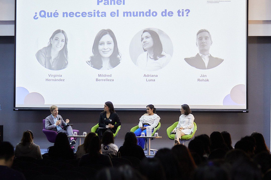 JanRehakPhD's tweet photo. Recientemente participé en el congreso "Todas las Voces" en el Tecnológico de Monterrey, campus Querétaro. Desempeñé el papel de moderador en un panel donde tres líderes mujeres compartieron sus experiencias y perspectivas sobre el liderazgo femenino.

#ProfesoresTec #CongresoTec https://t.co/tWBW3iJddM