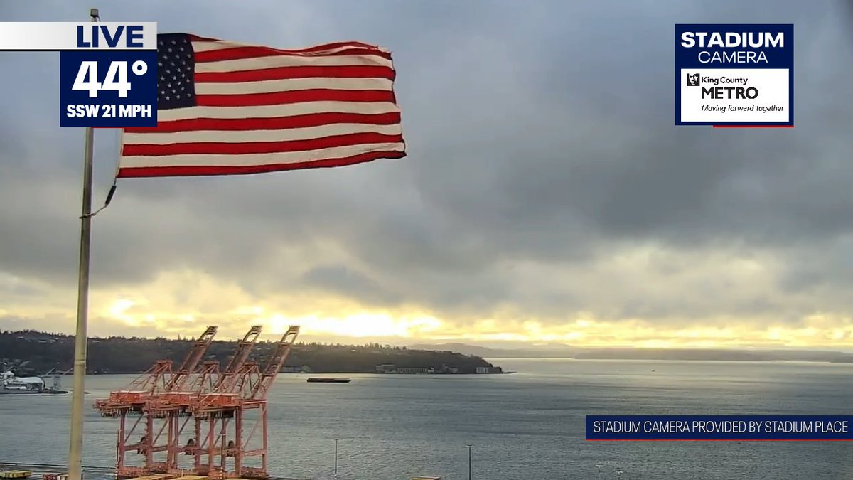 ErinMayovsky's tweet photo. What a shot tonight looking back from our #StadiumPlace camera towards #WestSeattle #FOX13 #FOX13 https://t.co/OAHIDz9jMb