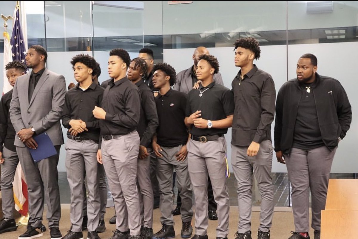 Coach_N8_'s tweet image. Thank you @NOLAPSchools for recognizing all our hard work and excellence this season! 
.
.
MAN OUR BOYS CLEAN UP NICE!!!!!!
.
.
WHY NOT US 🧡💚🐏🧡💚🏆🏆⁉️

#WeUpNow
#RamTough
#WeAreCarver
#BuildYourLegacy