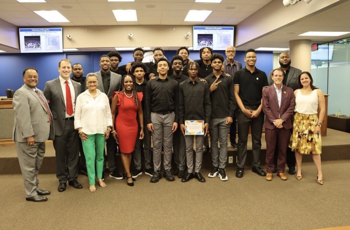 Coach_N8_'s tweet image. Thank you @NOLAPSchools for recognizing all our hard work and excellence this season! 
.
.
MAN OUR BOYS CLEAN UP NICE!!!!!!
.
.
WHY NOT US 🧡💚🐏🧡💚🏆🏆⁉️

#WeUpNow
#RamTough
#WeAreCarver
#BuildYourLegacy
