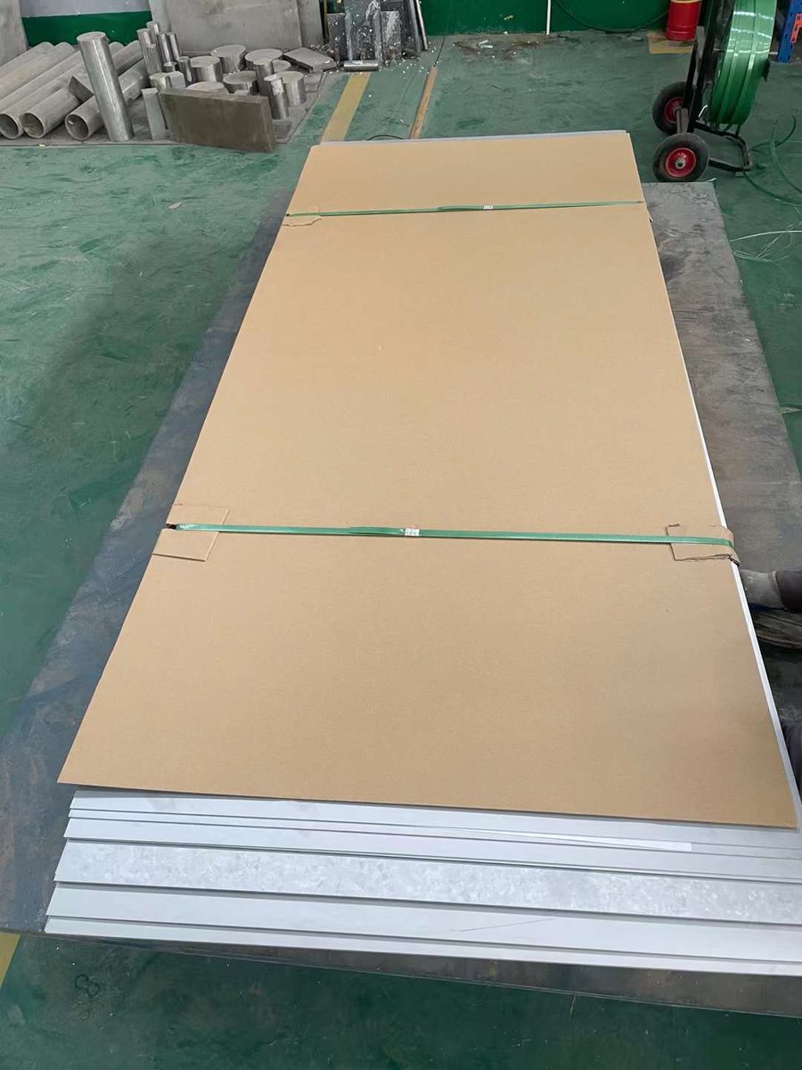 This is a batch of titanium plates destined for Germany. Thanks to the trust of our German friends, we will do better.
Gr.7 titanium plate, which will be used in the marine field, is corrosion resistant.