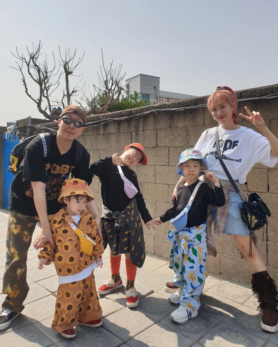 haroroSINGAPORE's tweet photo. The HA family❤️ (📸: @sweetstar0001)
#HaDonghoon #Byul #HaDream #HaSoul #HaSong
#하동훈 #별 #하드림 #하소울 #하쏭 https://t.co/N1n90WLa0E