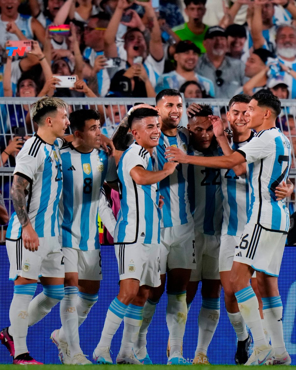 todonoticias's tweet photo. ⚽ ES UNA FIESTA 🇦🇷

🇦🇷 Argentina 1 - 0 Panamá 🇵🇦 https://t.co/ukGiHooPTN