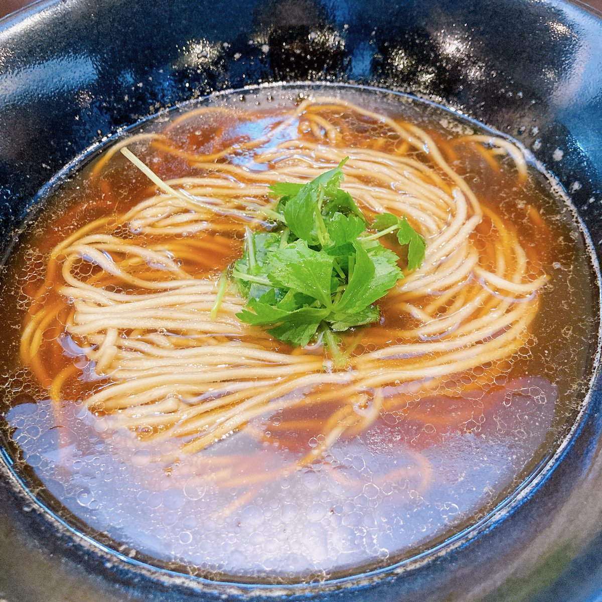 whitefalconyuk's tweet photo. 🍜2023.02.17 (金)🍜

ラーメ��こころさん2回目☺️🍜

今回はあら炊きだし醤油に💫💫

期待通りの最高のラーメンでした😋🍜

#ラーメンこころ  #こころ  #TKC
#あら炊きだし醤油  #茶漬け飯
#ラーメン  #らーめん  #Ramen
#静岡  #菊川  #半済 https://t.co/Y3bYAWkKwq