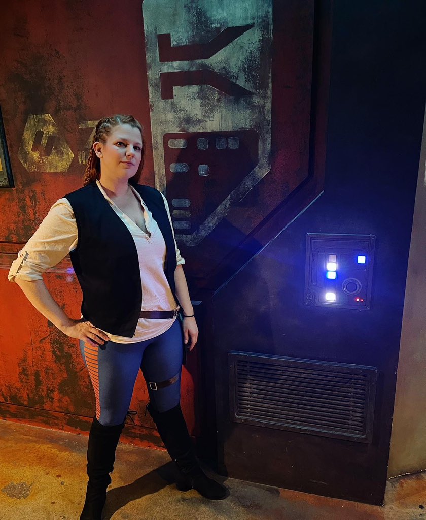 BonnieBellG's tweet photo. Spent a day smuggling goods and being rebel scum…
presenting Bon Solo! 

#disneybound #disneyland #cosplay #hansolo #BonSolo #lightsaber #StarWars #disneyboundchallenge #disneybounding #chewbacca #starwarscosplay #starwarsdisneybound https://t.co/oHFdWoKwWf