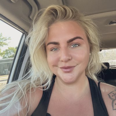 GraceRickenbach's tweet photo. #NewProfilePic https://t.co/hONx0AzXRU
