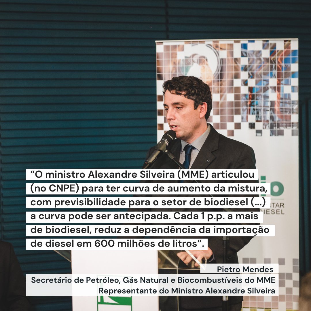 FPBio - Frente Parlamentar Mista do Biodiesel (@fpbiodiesel) on Twitter photo Em nome do <a href="/govminasenergia/">Ministério de Minas e Energia</a>, Pietro Mendes lembrou, na posse do dep. <a href="/Alceu_Moreira/">Alceu Moreira</a> na FPBio, q o cronograma de aumento da % de #biodiesel ao diesel pode ser antecipado. O governo, disse, quer reduzir a dependência do diesel importado e aumentar produção e uso de biocombustíveis. Em nome do <a href="/govminasenergia/">Ministério de Minas e Energia</a>, Pietro Mendes lembrou, na posse do dep. <a href="/Alceu_Moreira/">Alceu Moreira</a> na FPBio, q o cronograma de aumento da % de #biodiesel ao diesel pode ser antecipado. O governo, disse, quer reduzir a dependência do diesel importado e aumentar produção e uso de biocombustíveis.