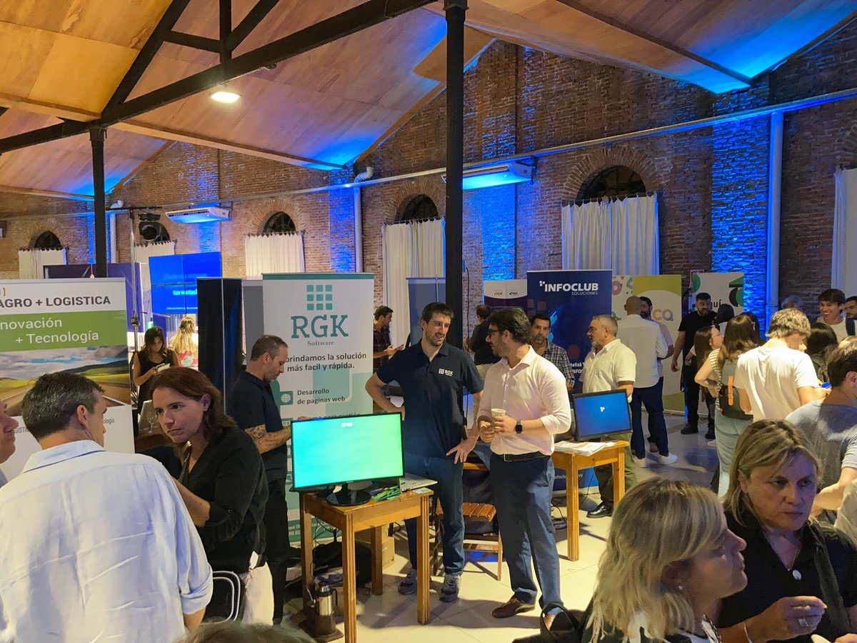 suarezmvictoria's tweet image. Hoy fuimos parte de #coloniamodoon  espectacular convocatoria en Colonia junto a @ANDEUruguay para llevar la digitalización a todo el país #mododigital 🚀 

Cómo siempre decimos en @codiversitytech  “El talento está, solo falta impactar en él”