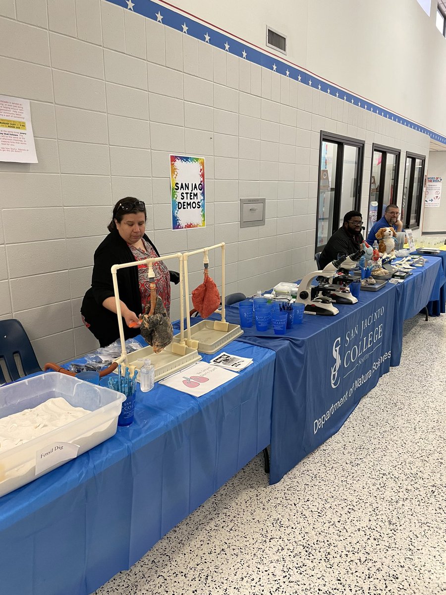 TheBondyInt's tweet photo. If you weren’t at STEM Night, you missed out on a lot of fun! Thank you to our science and math teams for putting on such a great event!
#BondyProud #GameOn https://t.co/NSbSwwz8cO