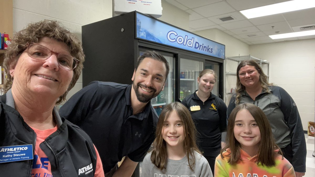 Had fun grilling hot dogs for <a href="/maples_adrian/">Adrian Maples Athletics</a> #meettheteam <a href="/Athletico/">Athletico PT</a> <a href="/AcoATTeam/">Payten Gerjerts & Mike Overturf</a> #NATM2023