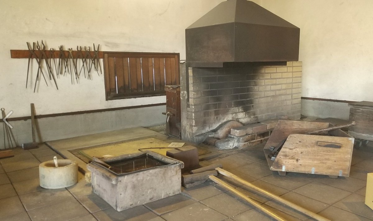 ArigatoTravel's tweet photo. At The Bizen Sword Museum you can see blades made by Japan’s most famous blacksmith of their times. It is also a learning center hosting seminars and workshops on the art of sword making. Make sure to add it to your must-visit list and take a trip to Okayama #setouchitrip https://t.co/5aGcScG4D8