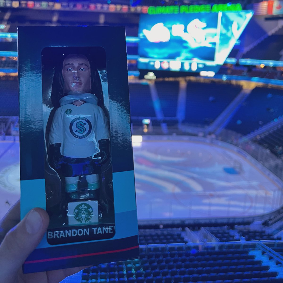 KrakenItOpenNHL's tweet image. ⚓️GIVEAWAY #SeaKraken ⚠️

TURBO Tanev Bobblehead🏒

To enter:
📢Retweet this Tweet
✅Follow @KrakenItOpenNHL
 
Winner picked Sat 3/25 puck drop🚨

Good luck!🌊