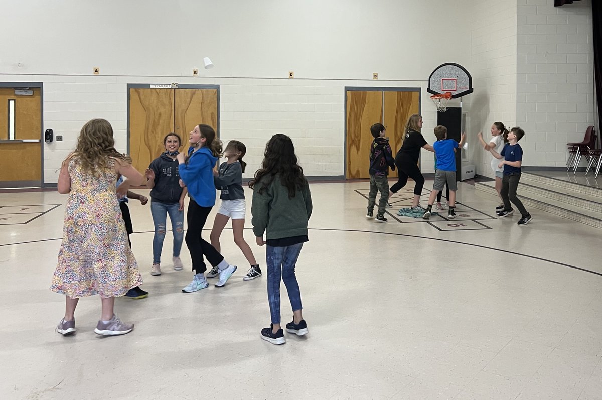 Who says chorus rehearsal has to be just singing? Our @Mariners27312 chorus members engaged in a little team-building activity this afternoon.  #onechatham <a href="/ChathamCoSch/">Chatham County Schools</a> #CCSArts #elementarychorus
