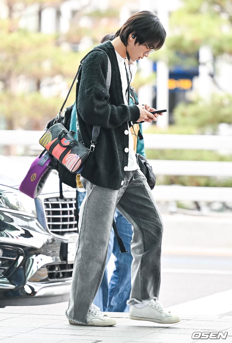 แล้วคุณลีแฮชานมากับแว่นไม่กันแด๊ดอันนี้ ก็คือไม่กะไว้ชีวิตใครละมั้ง เท่สุดๆ