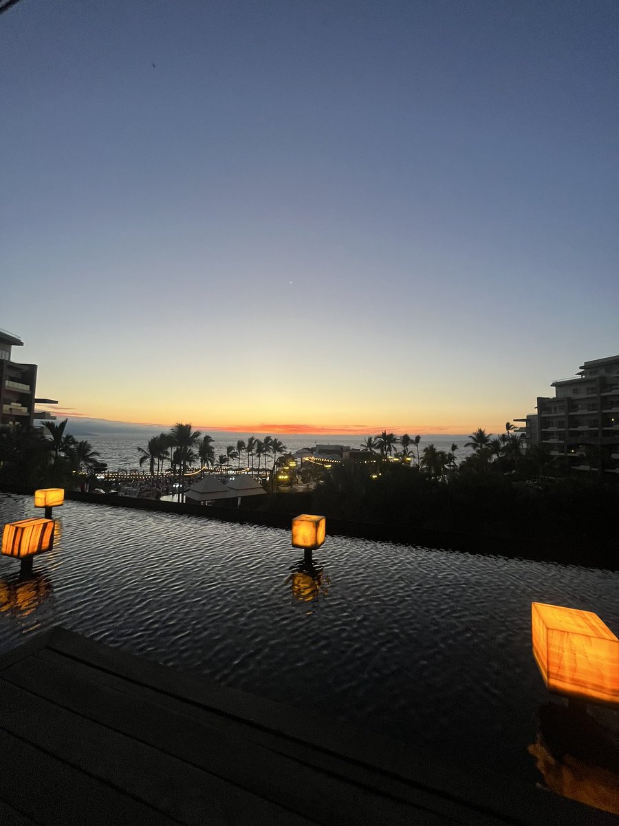 Sitting in the bar tonight, not a view I’m getting bored of seeing. #mexico