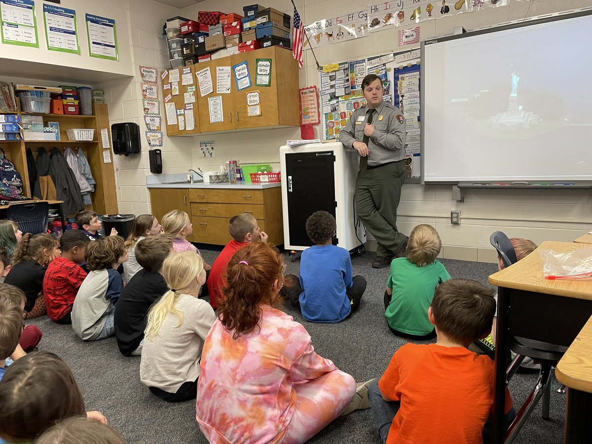 What an engaging and educational presentation from park ranger Preston from Brown V Board Topeka for our @CentralPauline 2nd grade students today! #wearePC #PCProud #PCMissionPossible