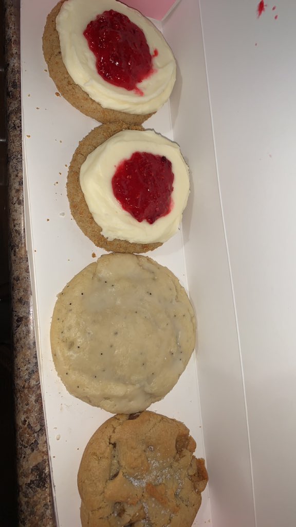 Melanie95003's tweet photo. CARDIAC ARREST😮‍💨@CrumblCookies https://t.co/bTjSjp0eNS