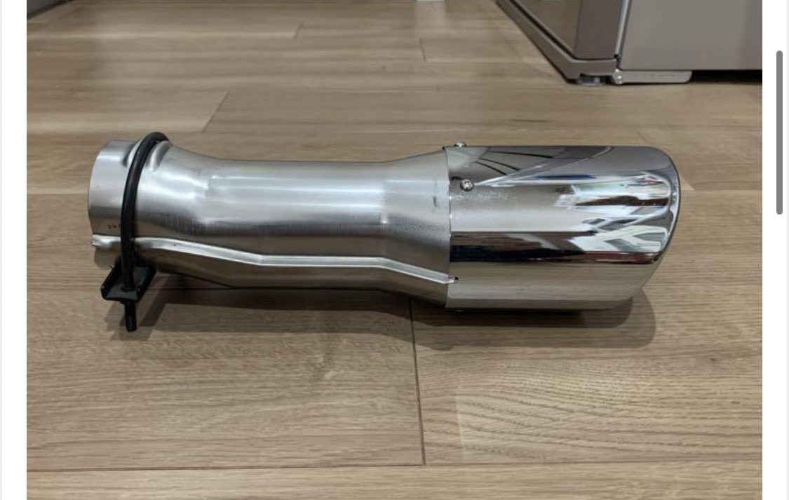Jun110RK's tweet photo. @_60HARRIER_ 右がターボ用です！
たしかにターボ用のが綺麗ですよね！マフラー本体の向きも違うのでどうしても下向きになってしまいますね… https://t.co/KznAZSdDlo