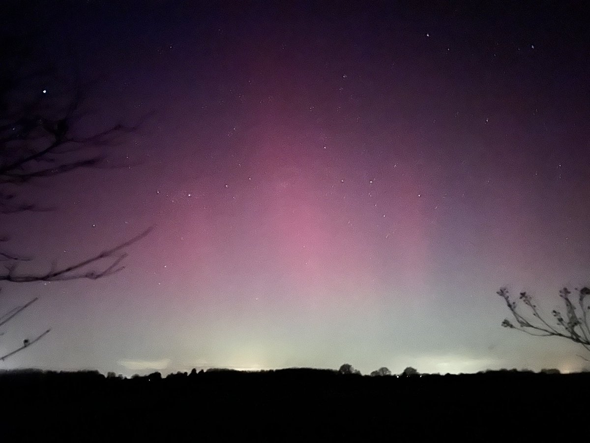 clarembooth's tweet photo. @bbcmtd Aurora taken 23rd March 2023, 23.45 just outside Newport Shropshire #AuroraBorealis  #BBCBreakfast https://t.co/YSuOTRoXdB