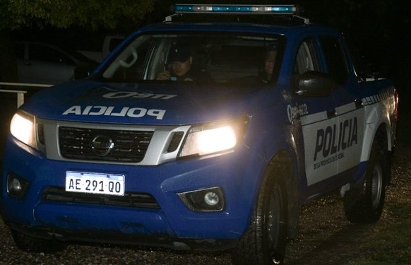 ctnewsweb's tweet photo. URGENTE CARLOS PAZ. Gastón Di Martino esta luchando por su vida, luego de ser baleado por un chorro en barrio Las Malvinas. Solo secuestraron la moto. Esta apuntado uno sujeto a dos cuadras de su casa. Recien salido de Bower un HDP drogon liberado por el corrupto fiscla #mazzuchi https://t.co/n5xEn4FPdr