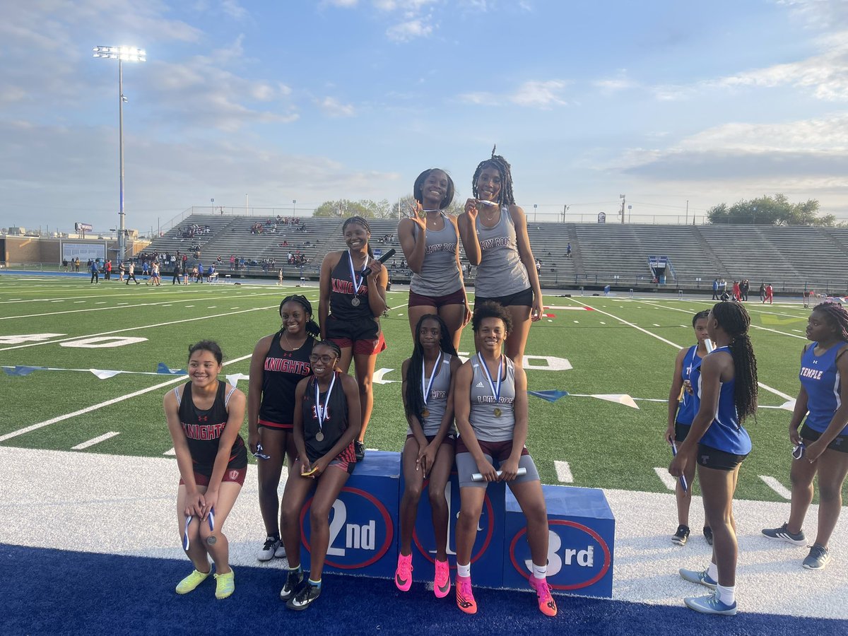 KHSLadyRoosTF's tweet photo. Lady Roos freshman take 1st at the Subvarsity meet in Temple for the 4x1 —4x2 &amp; 4x4 https://t.co/pYJ7TTgEYL