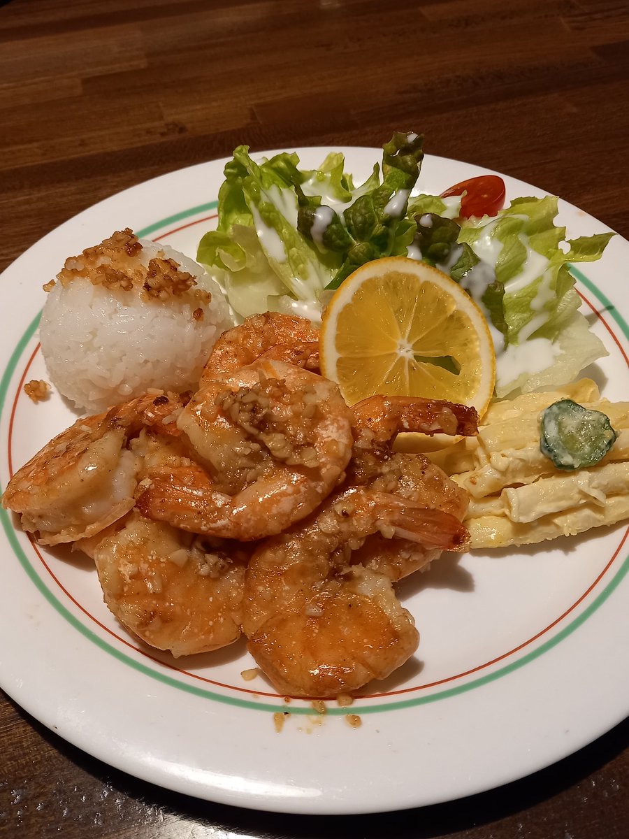murata7koro8oki's tweet photo. ＃八丈レモンフェス
ｽﾀﾝﾌﾟﾗﾘｰ初参加の店舗を中心に11軒まわれました🍋
BAND WAGONさんの🍋シフォンケーキは３回も食べちゃいました😋
PARADISOさんの🍋ピザもスゴく美味しかった😊
今日は環さんの🍋ソース🍔
残り���３日‼️ https://t.co/74kRbx7o2n