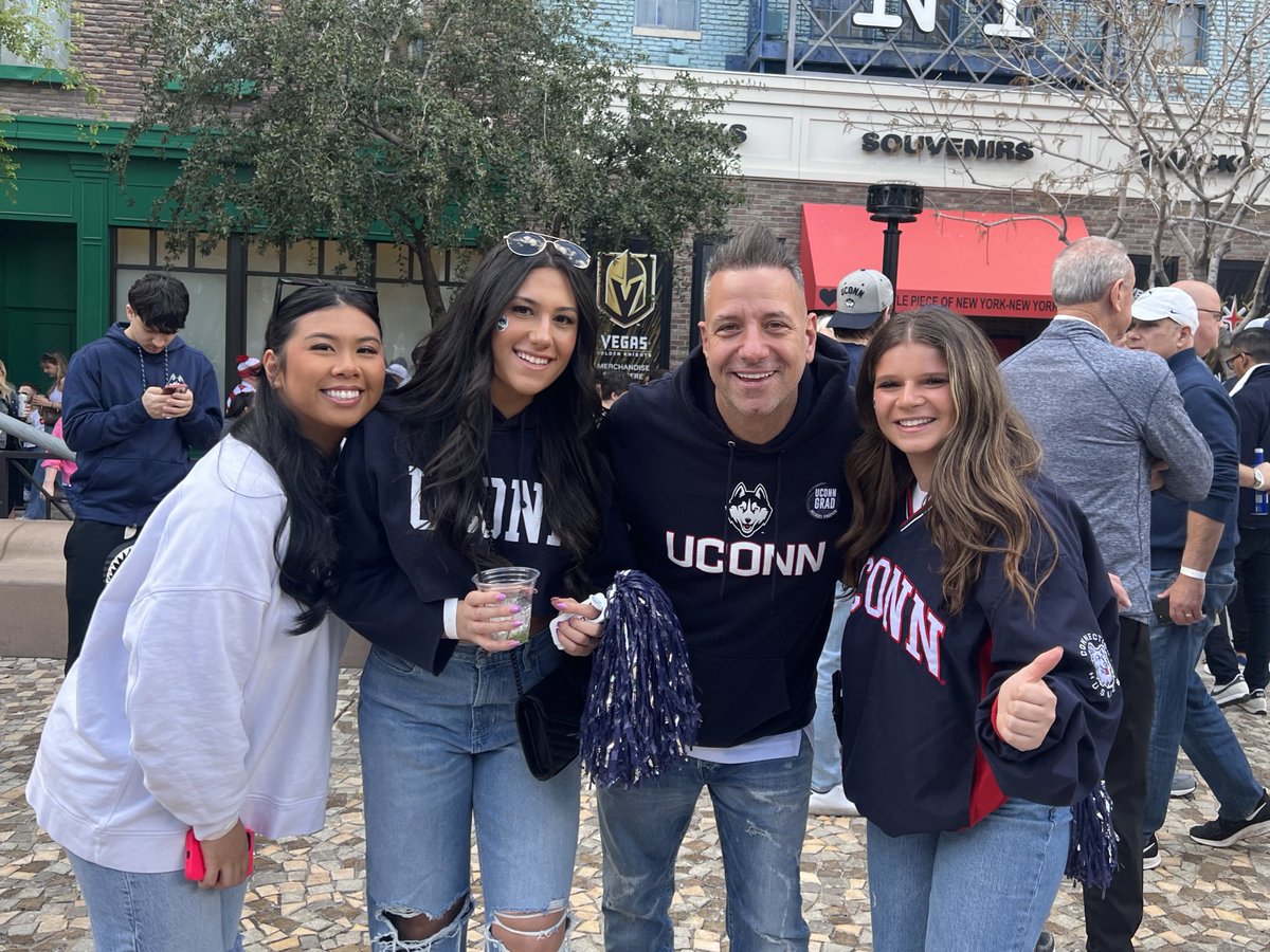 UConnStudents's tweet photo. Some of our dedicated students in Vegas to support our Huskies with @marcdamelio !!

#UConnStudents https://t.co/Fh2vZYFaCR