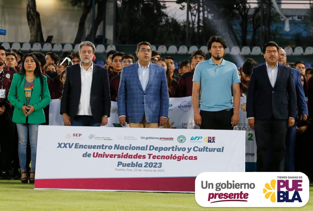 Gob_Puebla's tweet photo. En el XXV Encuentro Nacional Deportivo y Cultural de Universidades Tecnológicas Puebla 2023, César Ignacio Vargas García, orgullo de Puebla, recibió de manos del gobernador @SergioSalomonC un reconocimiento por su trayectoria y participación en el Equipo Nacional de Béisbol. https://t.co/Nw9Uxu25Zv