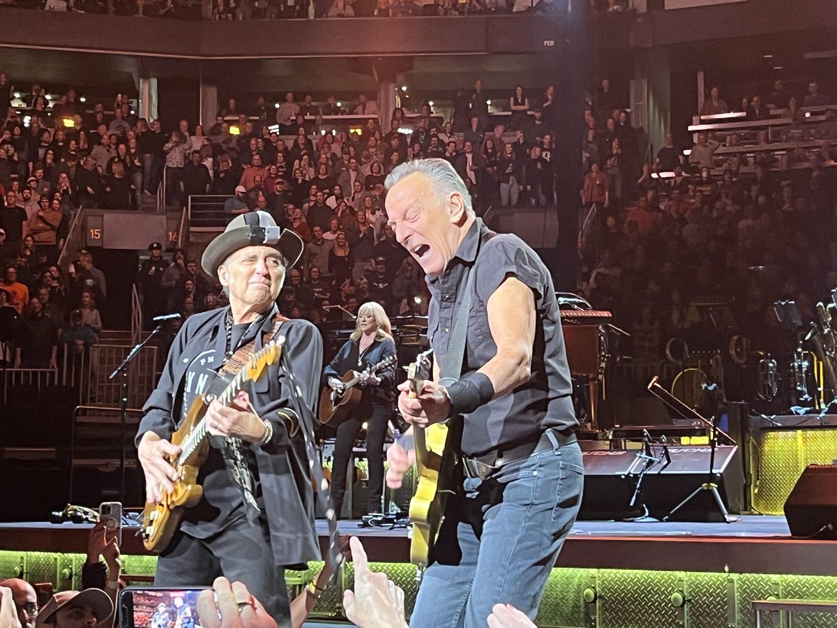 lyric_podcast's tweet photo. Bruce and Nils shredding it in Boston.
#Springsteen #springsteenBoston @springsteen @nilslofgren https://t.co/fqLE1bzi9H