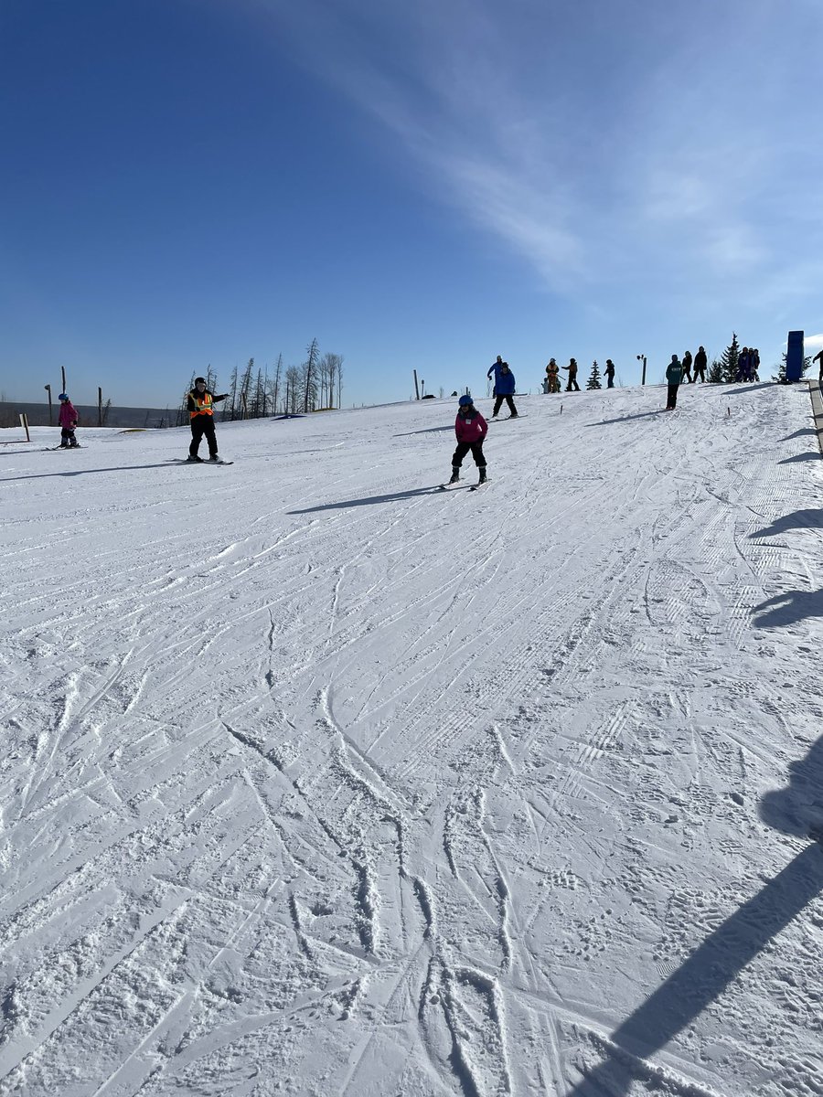 Students had an amazing day skiing at <a href="/VistaRidgeSnow/">Vista Ridge</a> Instructors and staff went above and beyond for us as per usual! <a href="/FMPSD/">Fort McMurray Public School Division</a> <a href="/McNeillyfmpsd/">@DaveMcNeilly</a>