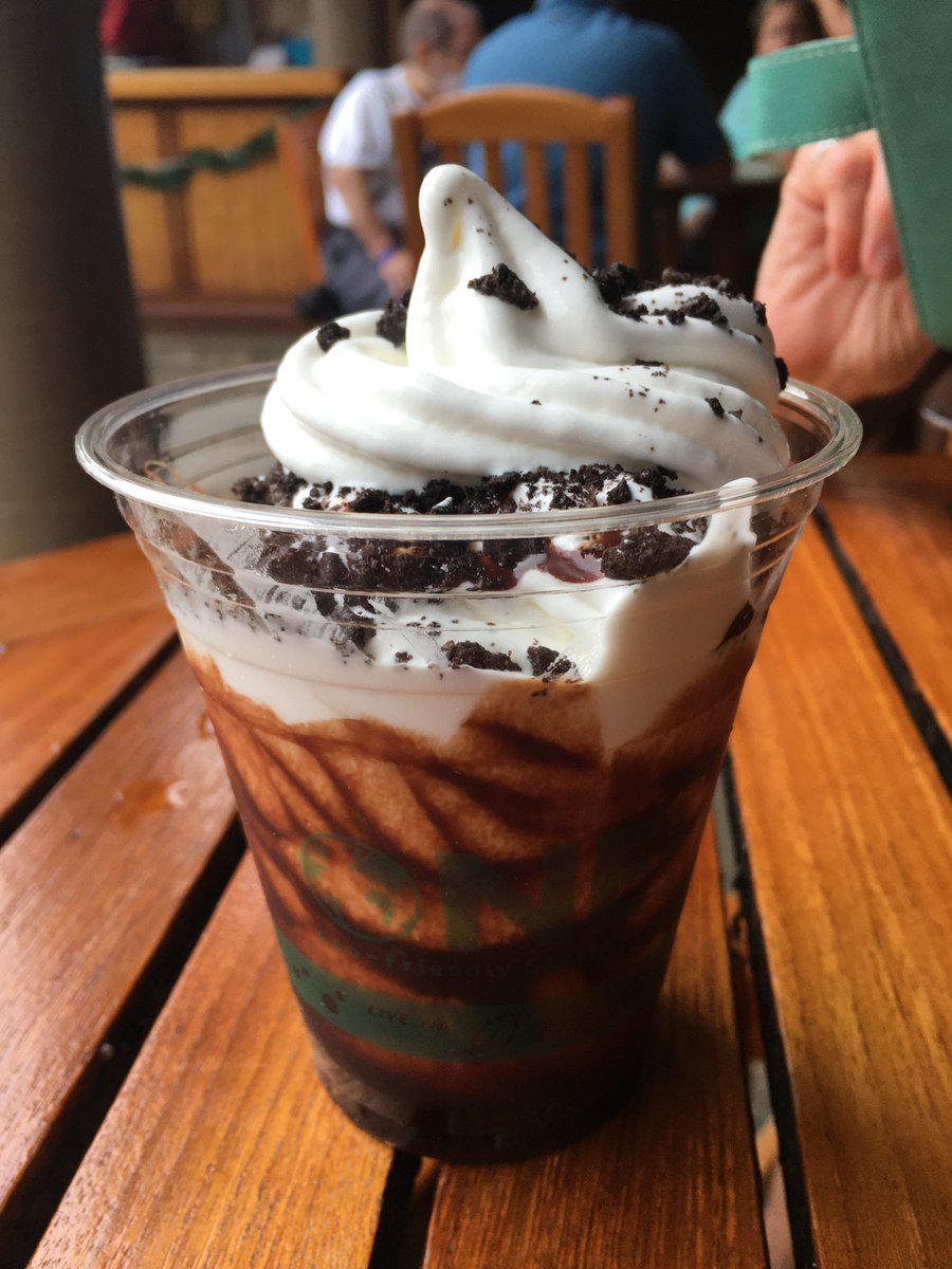 cacaoguru1's tweet photo. Throwback Thursday!  Hulu pie shake in #kauai #hawaii #chocolateshake #hulupie #dukes #icecream #dessert #chocolate #darkchocolate #whitechocolate #milkchocolate #cacaoguru If you “love” ❤️ chocolate share &amp; get a free postcard to download at https://t.co/RAMBOHV7dR https://t.co/50mpGnnBHB