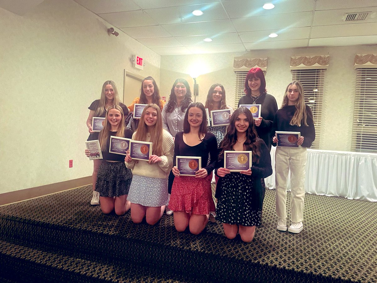 Mount Saint Charles Varsity Girls Hockey tweet media
