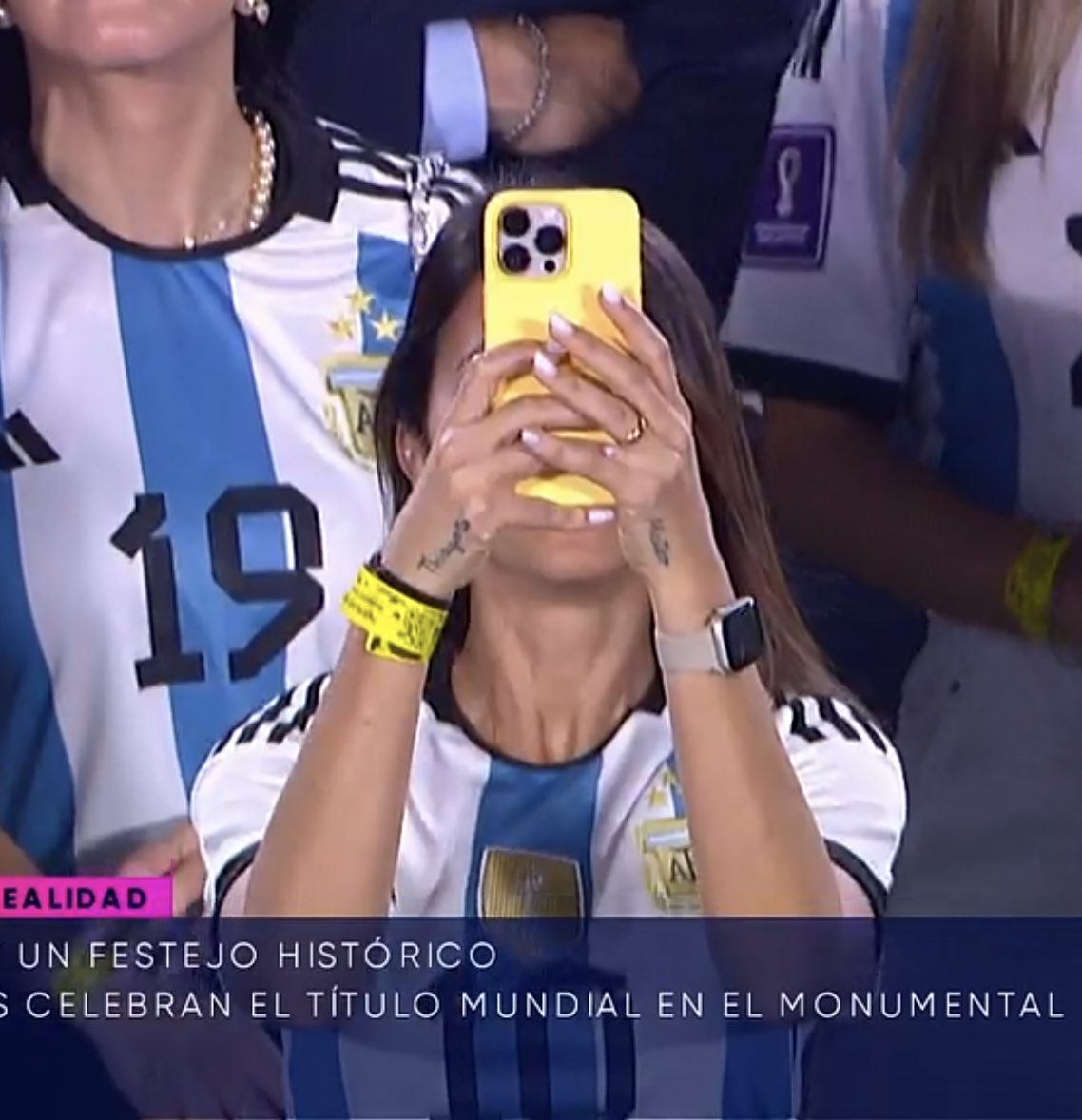 Quedate con la que te siga sacando fotos con el celular, aunque seas el tipo más fotografiado del planeta.