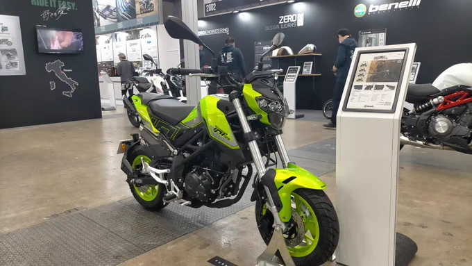 ベネリTNT125。GROMやZ125PROクラスの中ではイタリアらしいデザインでカッコいい値段もだいたい同じ。#東京モーターサイクルショー 