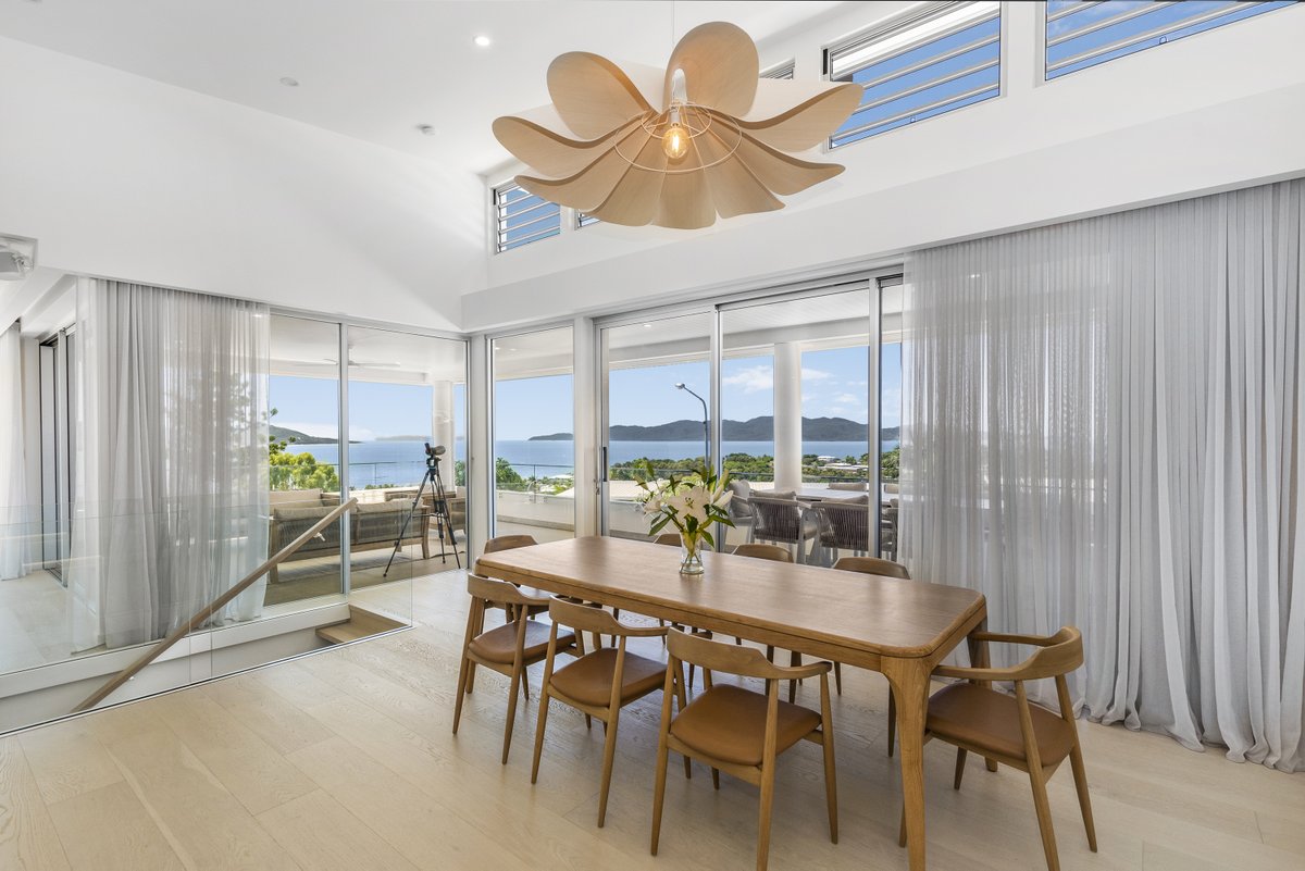 top_snap's tweet photo. Dream location and lifestyle positioned amongst Castle Hill's exclusive enclave. Embracing some of the most breathtaking views money can buy 🤩
.
.
📷 Neil - Top Snap Townsville
#topsnap #photography #realestate #realestatephotography #marketing #castlehill #townsville #qldhomes https://t.co/diMBfvyR9E