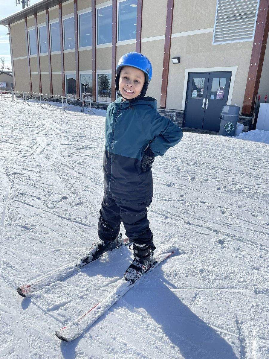 Students had an amazing day skiing at <a href="/VistaRidgeSnow/">Vista Ridge</a> Instructors and staff went above and beyond for us as per usual! <a href="/FMPSD/">Fort McMurray Public School Division</a> <a href="/McNeillyfmpsd/">@DaveMcNeilly</a>