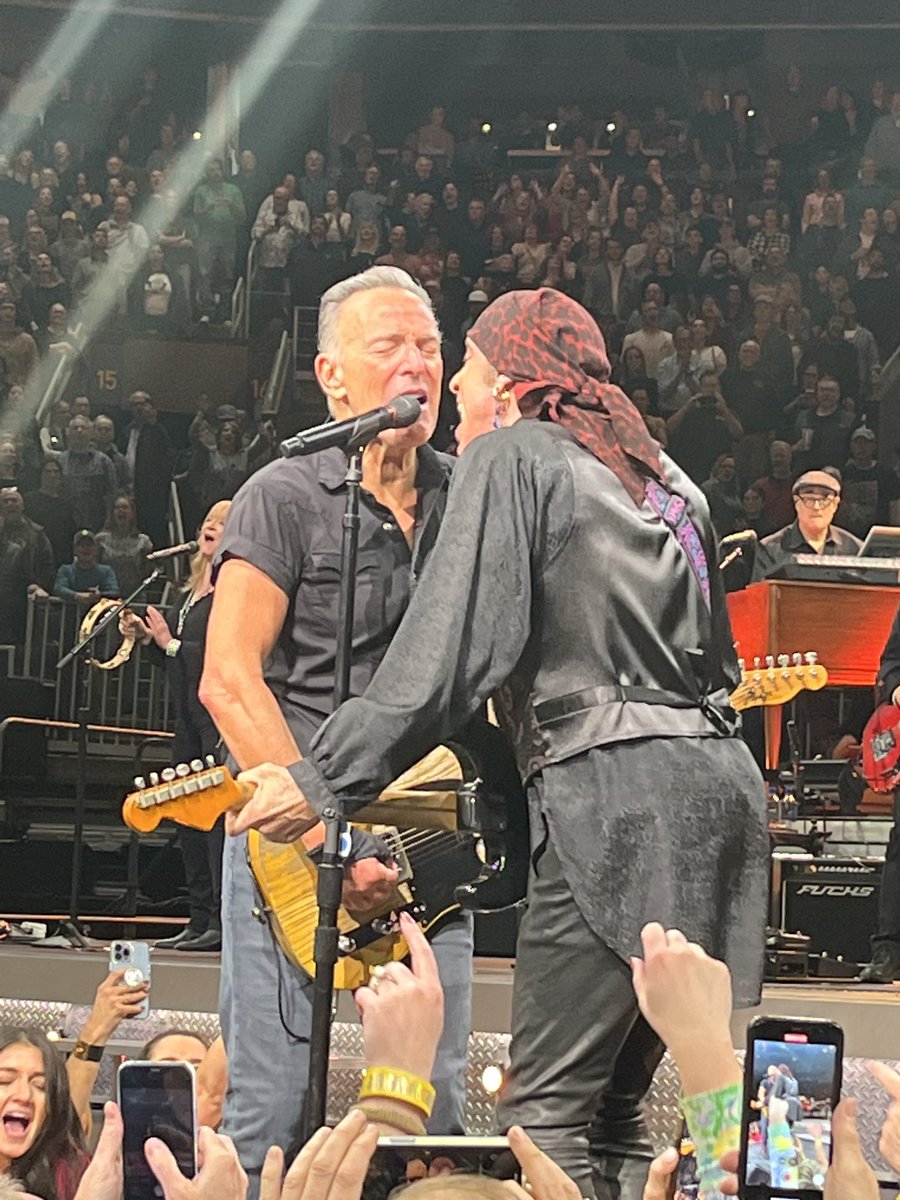 lyric_podcast's tweet photo. Bruce and Stevie, in Stevie’s hometown of Boston.
#springsteen #springsteenBoston @springsteen @StevieVanZandt https://t.co/zTJxXpUDGI