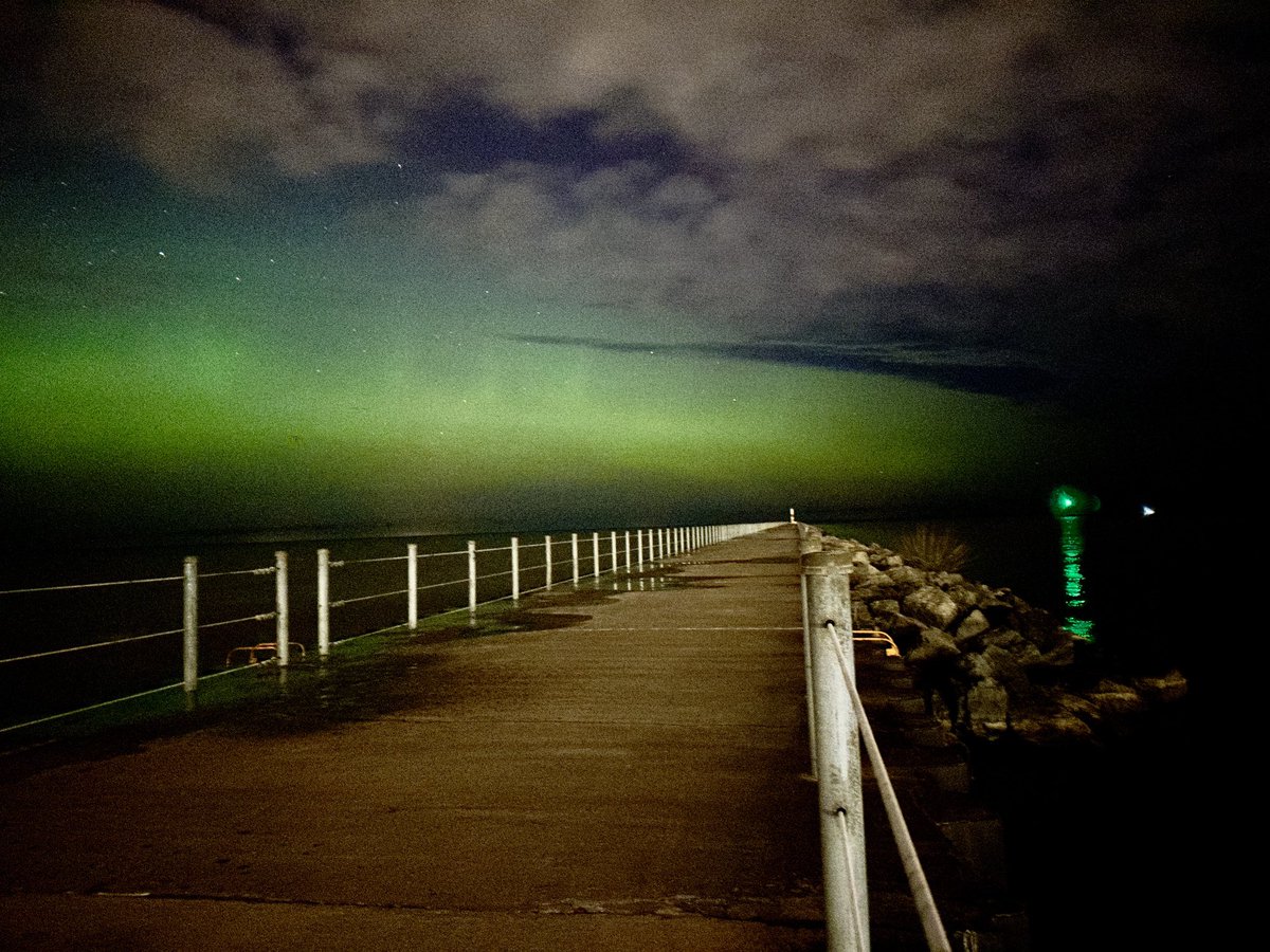 EricSnitilWx's tweet image. From the pier at Ontario Beach Park #ROC
