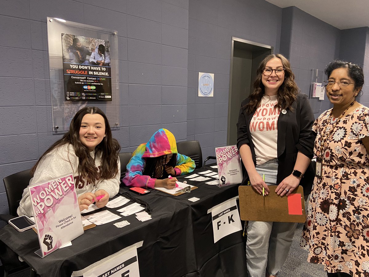 ROHS_Reimold's tweet photo. Diversity Club hosted an amazing Women in Power Career Fair. What an awesome event lifting powerful women in the workforce. Thank you DC for another stellar event.👊 Lots of energy &amp; excitement at open house tonight. Did you get to see all the Personal Projects? #roravenpride https://t.co/XaLdjdNfRe