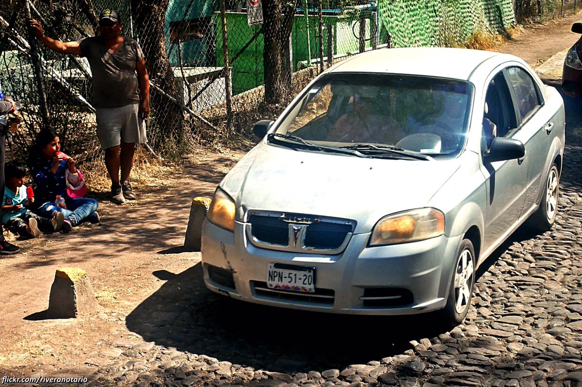 RiveraNotario's tweet photo. The last years of #Pontiac were particularly undignified in México… #PontiacG3 #ChevroletAveo #rebadge #badgeengineering https://t.co/zKxHcYWCbg